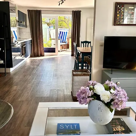 Duenennest Sylt - Privatgarten Mit Leuchtturmblick Im Herzen Von Hoernum